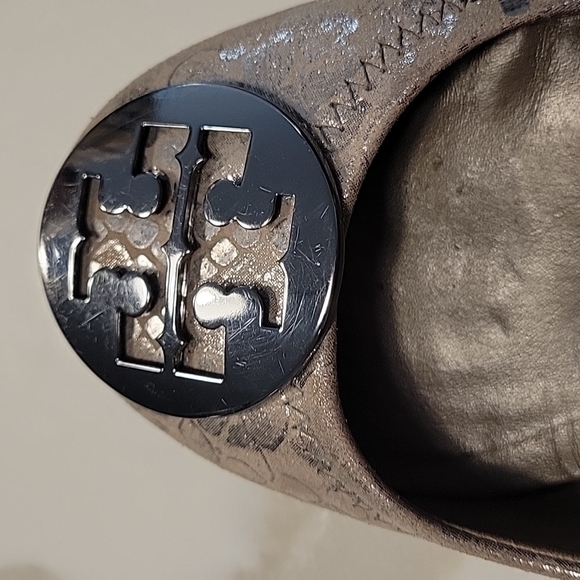 Tory Burch Metallic Silver Pewter Pyton Reva Flats Size 6 - Picture 15 of 16